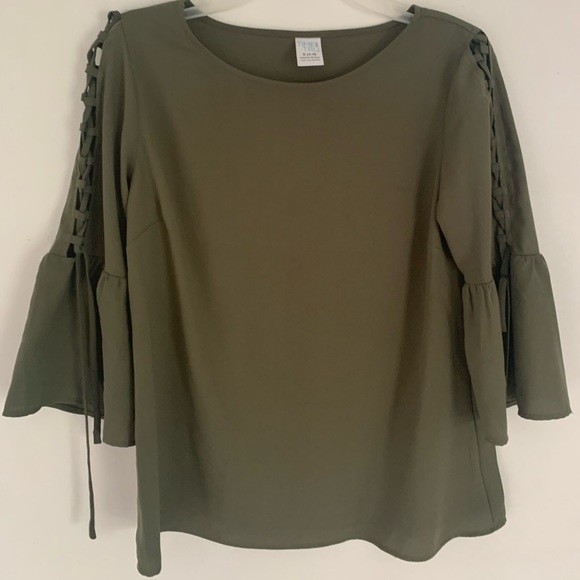 ✨Time and Tru Women’s Green Blouse Size 4-6 - Picture 5 of 6